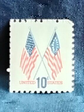 Uncirculated USA 1973 United States Crossed Flags 10 Cent Stamp!!